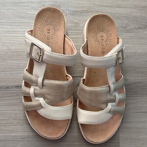Briosso Women's Cream and Tan Sandals